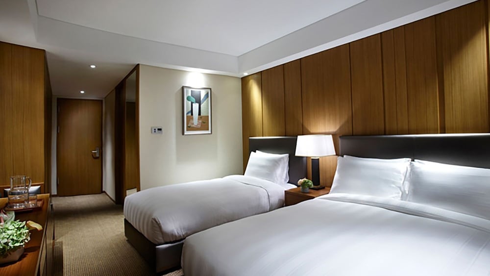 DELUXE, FAMILY, TWIN BEDS