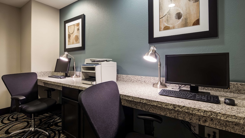 Best Western Plus Sand Bass Inn & Suites 42/52