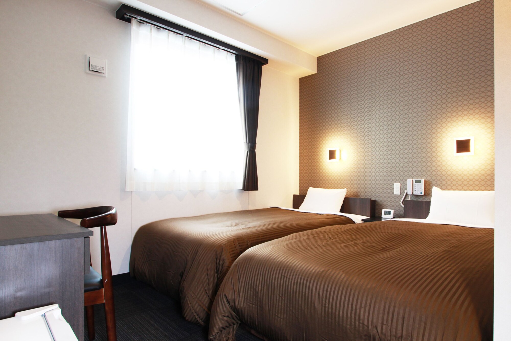 ROOM, TWIN BEDS, SMOKING