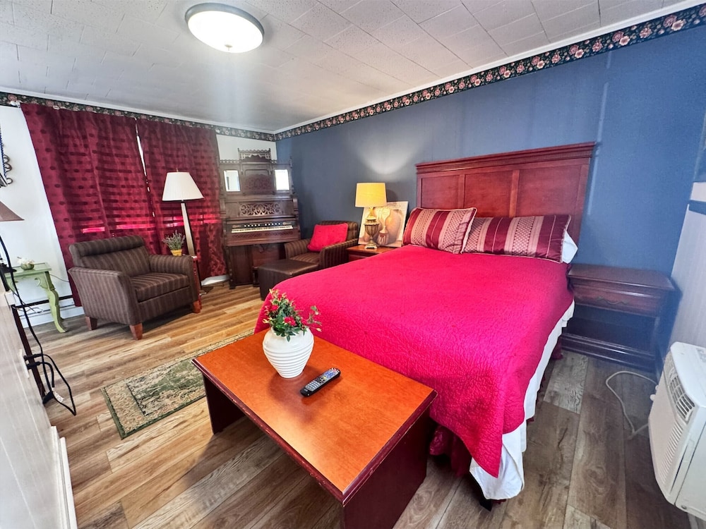 ROOM, KING BED