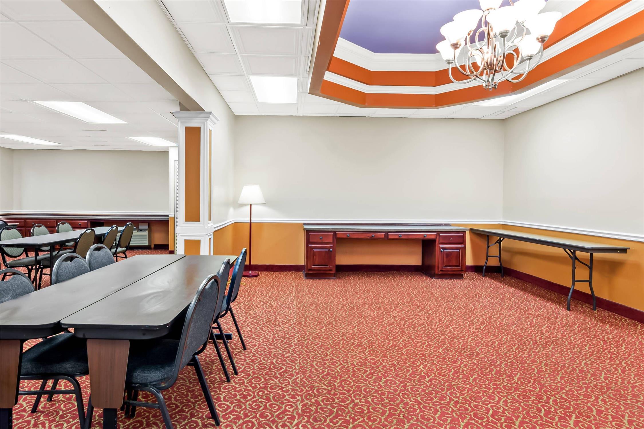 Econo Lodge Mt. Hope - Beckley North 21/28