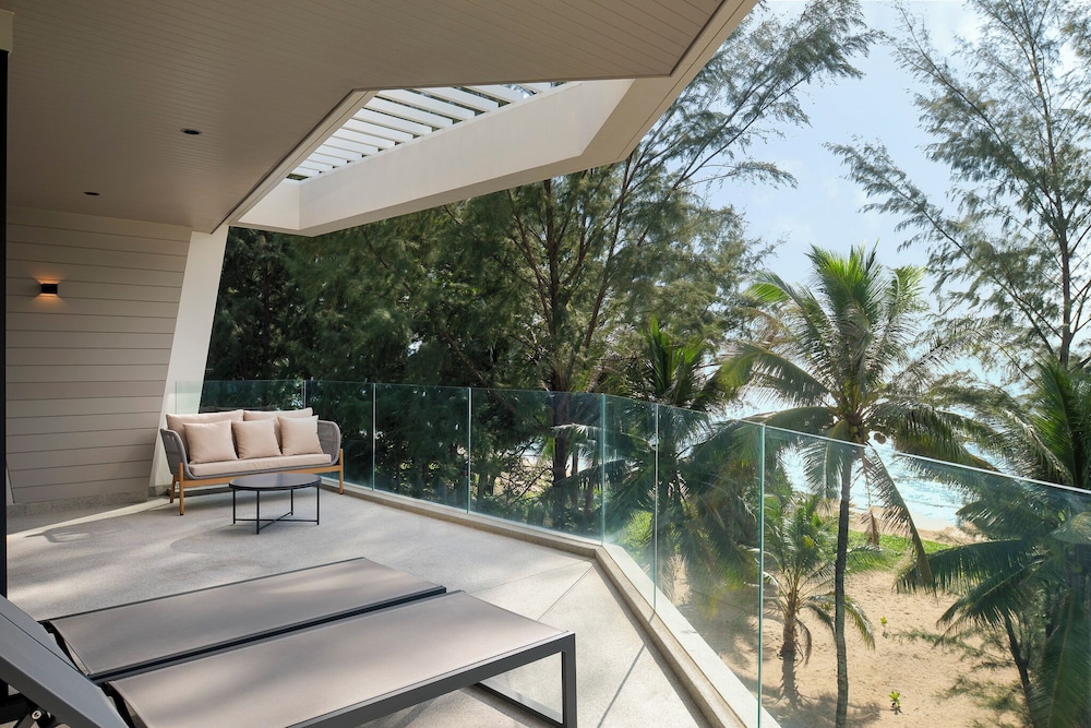 Radisson Blu Resort, Phuket Mai Khao Beach 23/50