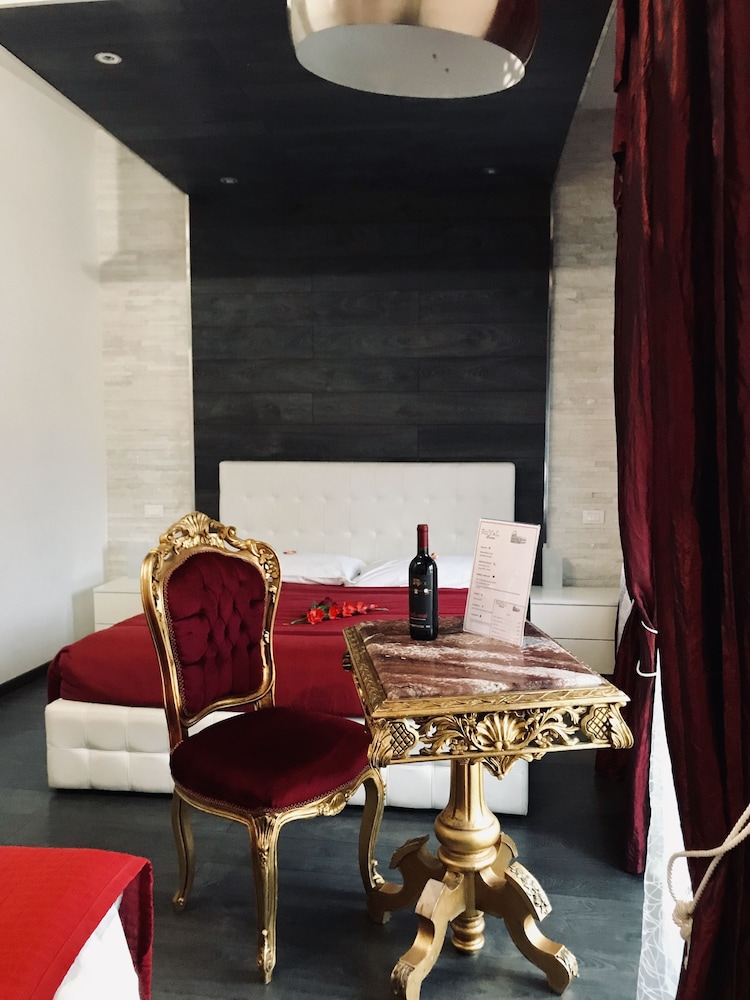Royal Rooms Colosseo 35/40
