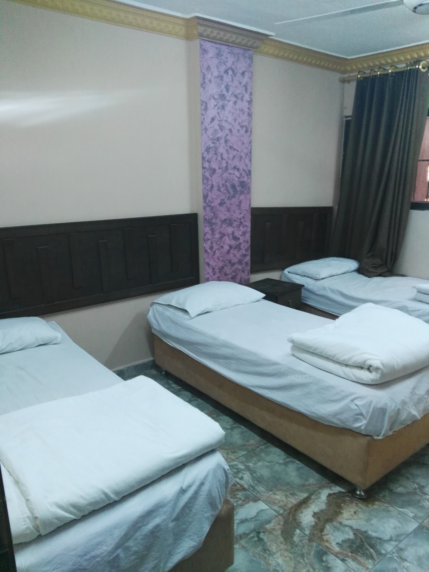 ROOM, TRIPLE, PRIVATE BATHROOM