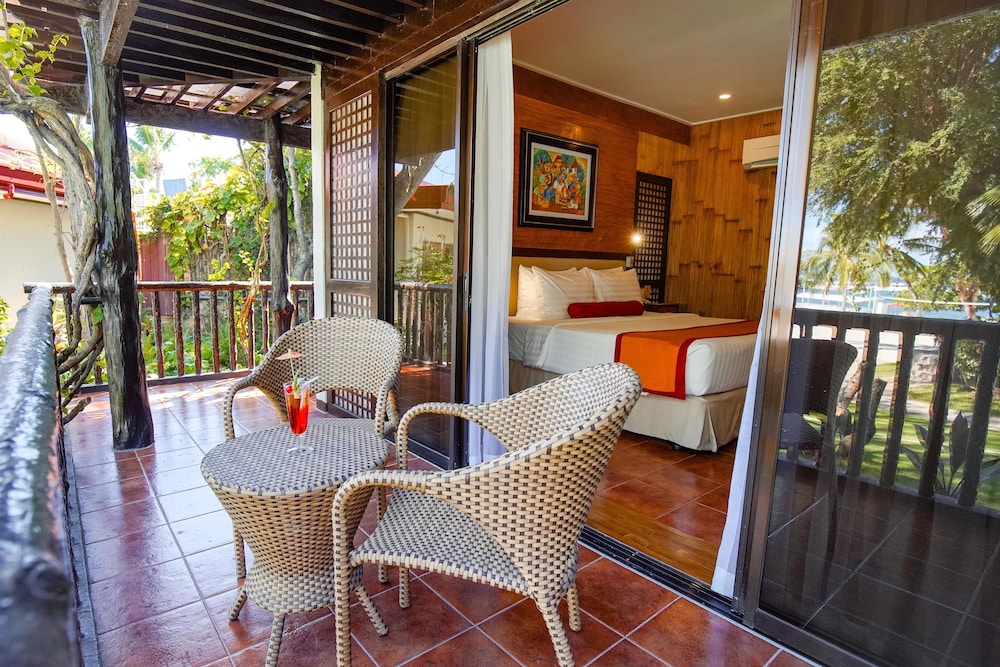 CEBU WHITE SANDS RESORT AND SPA 25/50