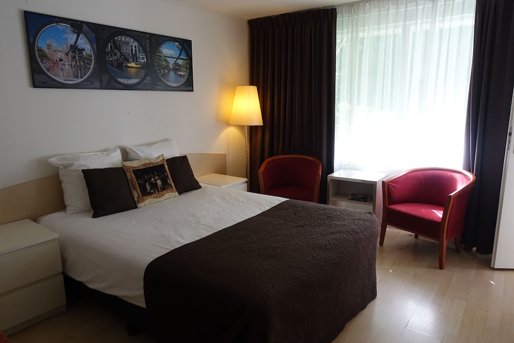 Bungalow, Double and Twin Beds, Garden Area