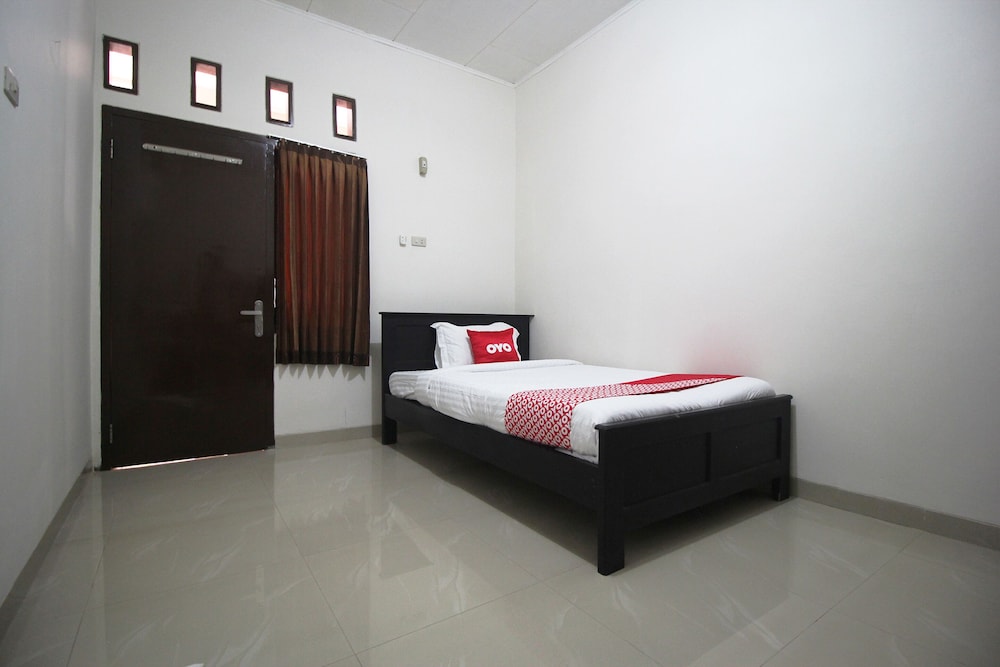 OYO 1547 Wisma Ray Syariah 7/31
