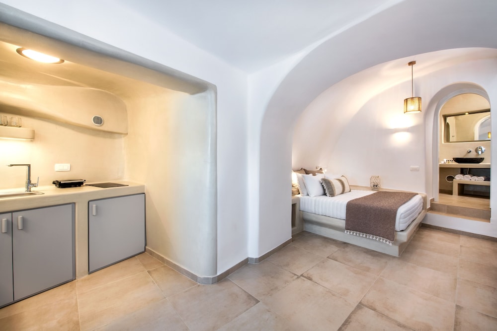 Junior Suite, King Bed, Outdoor Jetted Tub