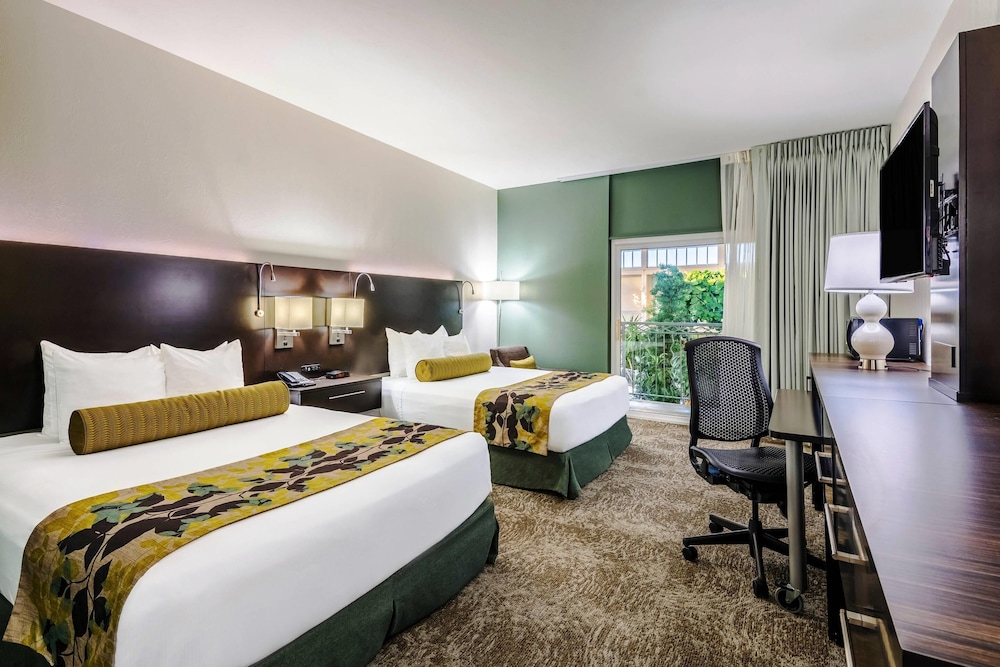 ROOM, 2 QUEEN BEDS, POOL VIEW