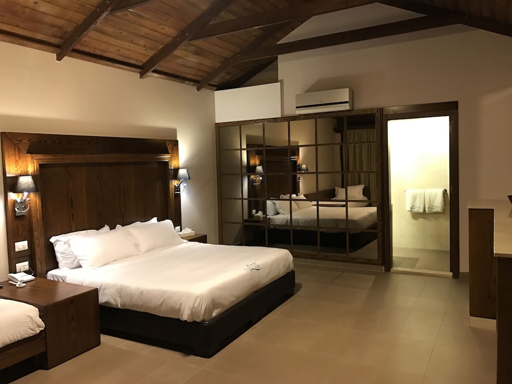 Turquoise Beach Resort Tyre 5/50
