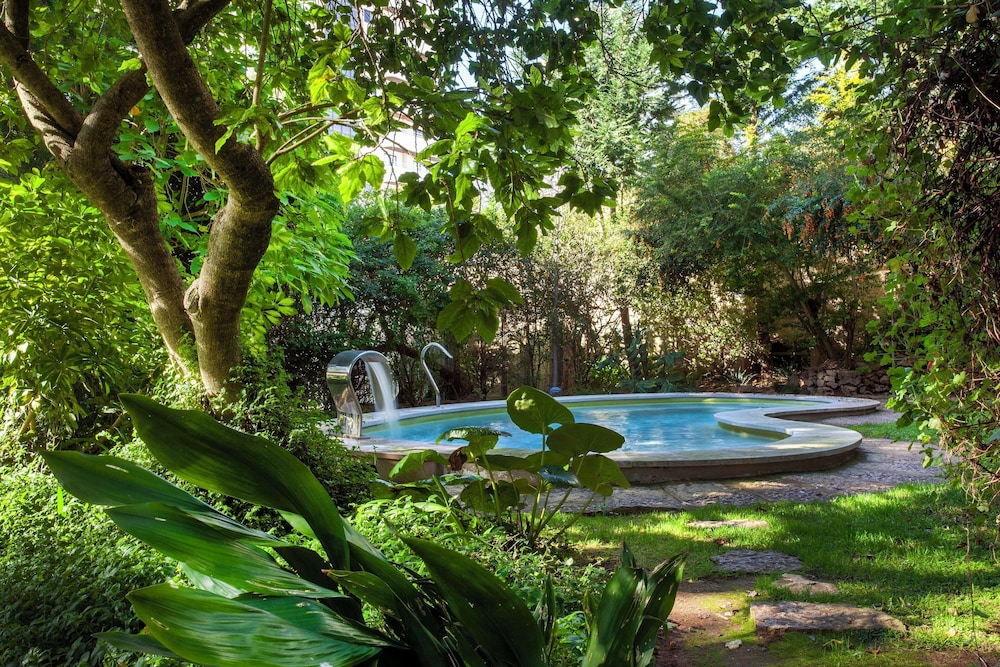 Casa Vela Guest House 74/82