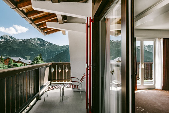 Experimental Chalet 25/25