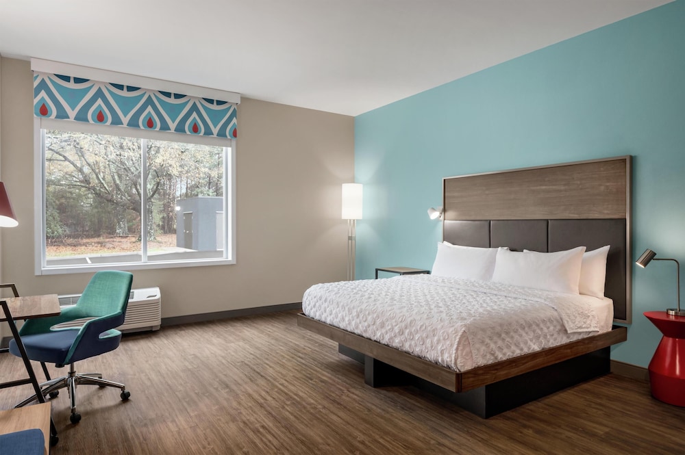 ROOM, KING BED, ACCESSIBLE
