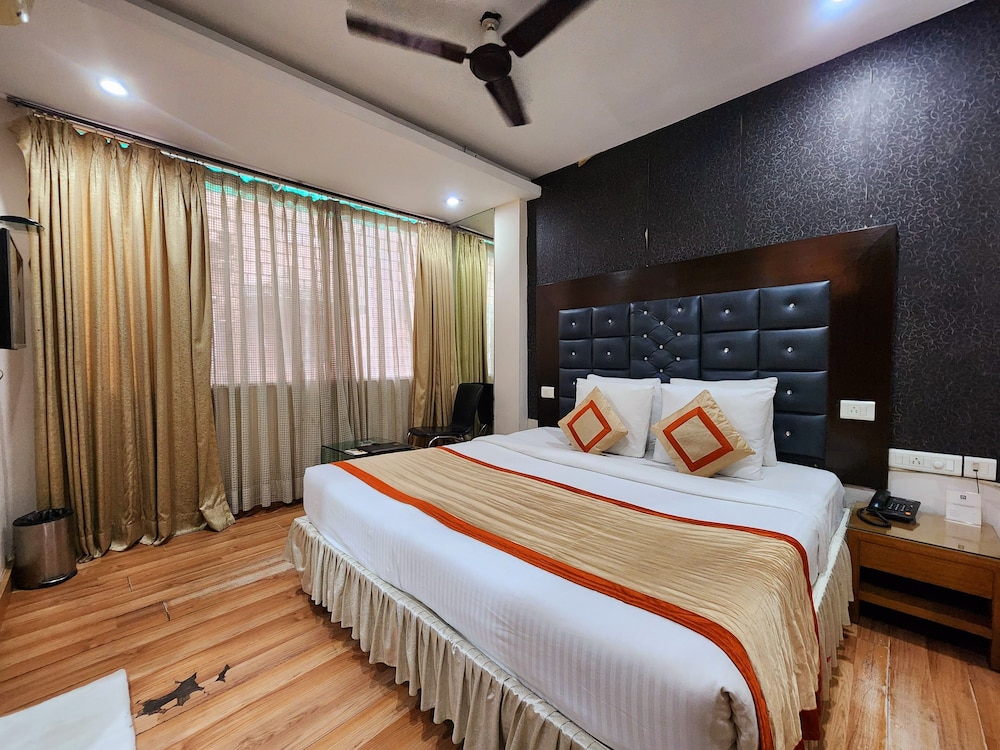 Hotel Lee International 24/47