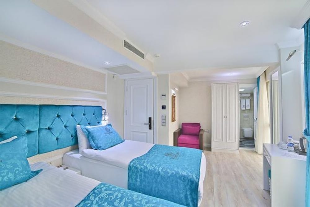 Glamour Hotel 13/49