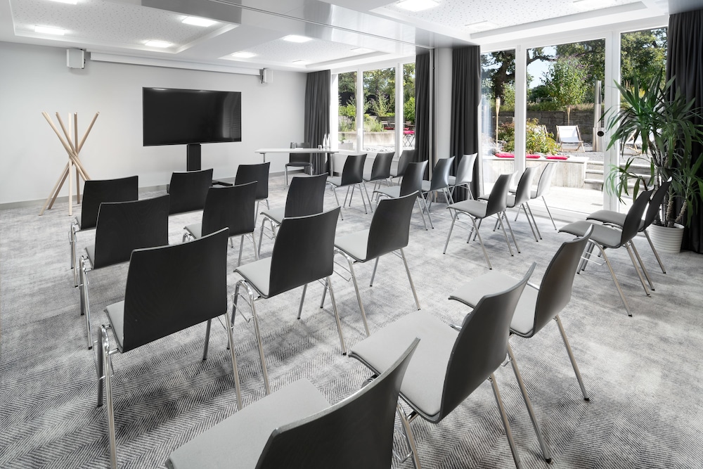 Radisson Hotel Zurich Airport 60/70