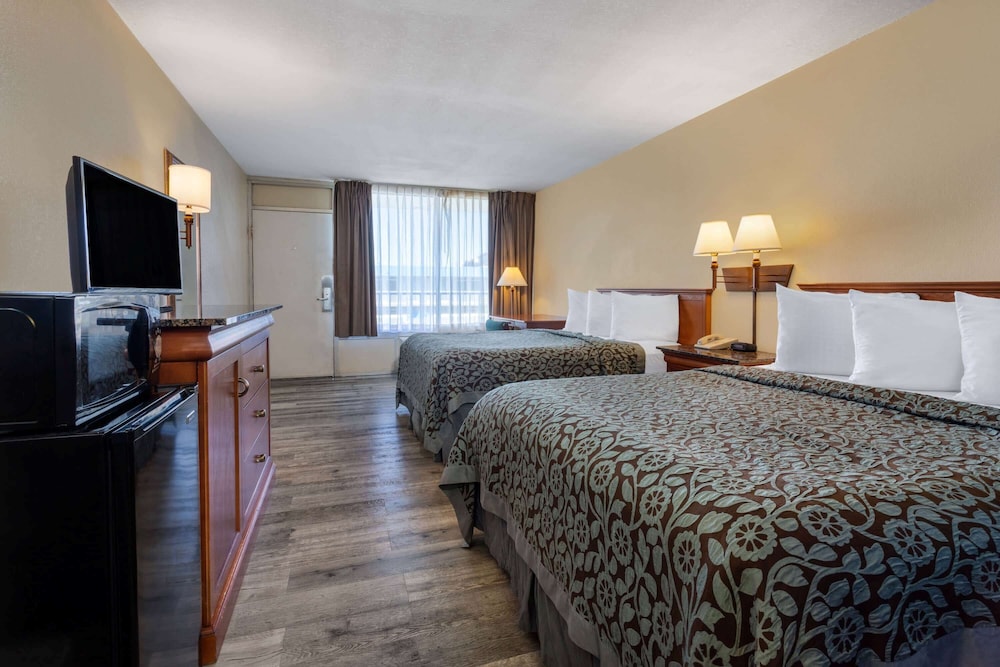 Days Inn by Wyndham Titusville Kennedy Space Center 10/37