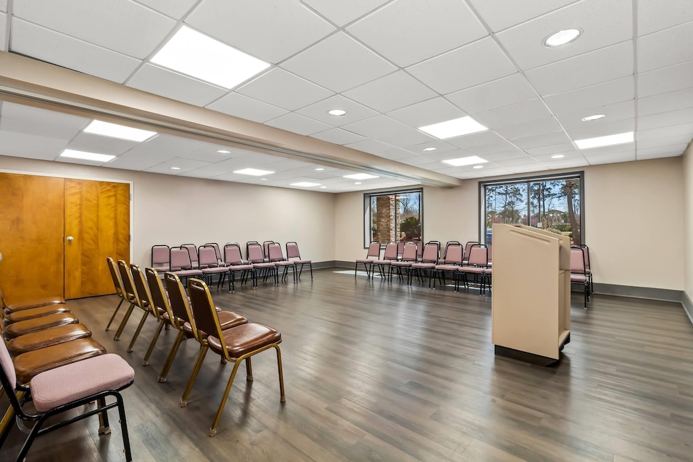 Quality Inn & Suites North Myrtle Beach 30/61