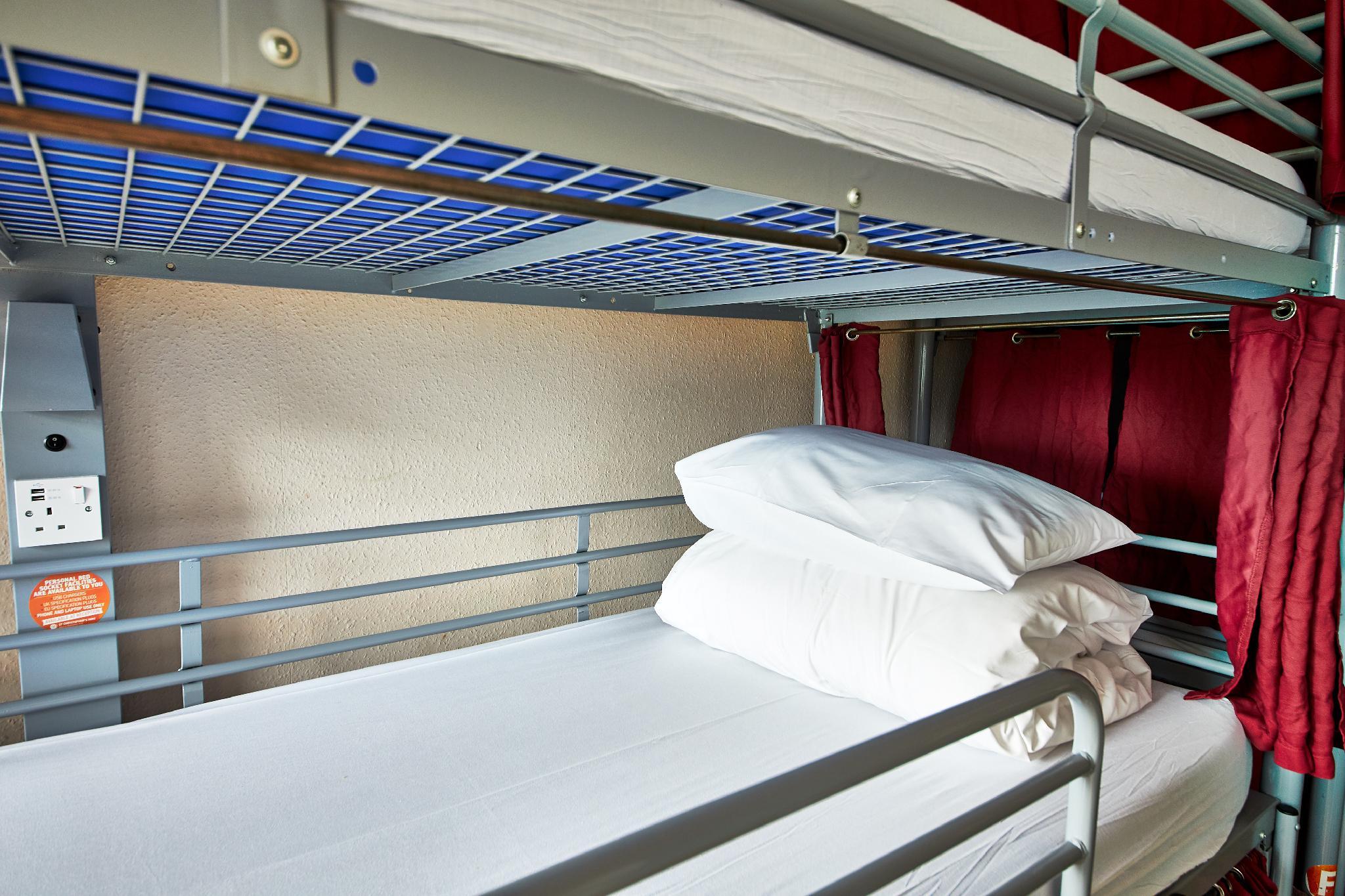 bed in dormitory capacity 1