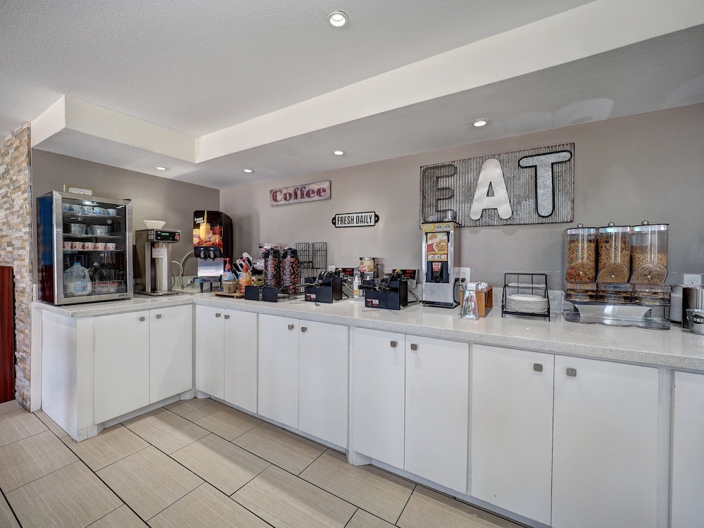 Oceans Edge Hotel, Port Aransas,TX (ex Red Roof Inn Port Aransas) 16/62