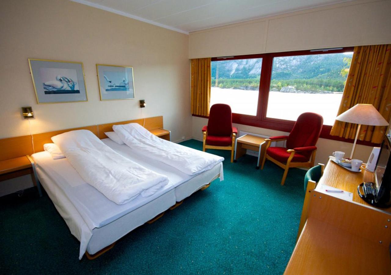 Room, Twin Beds