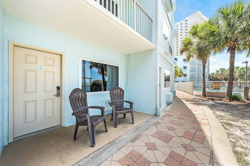 Boardwalk Beach Resort Hotel 41/65