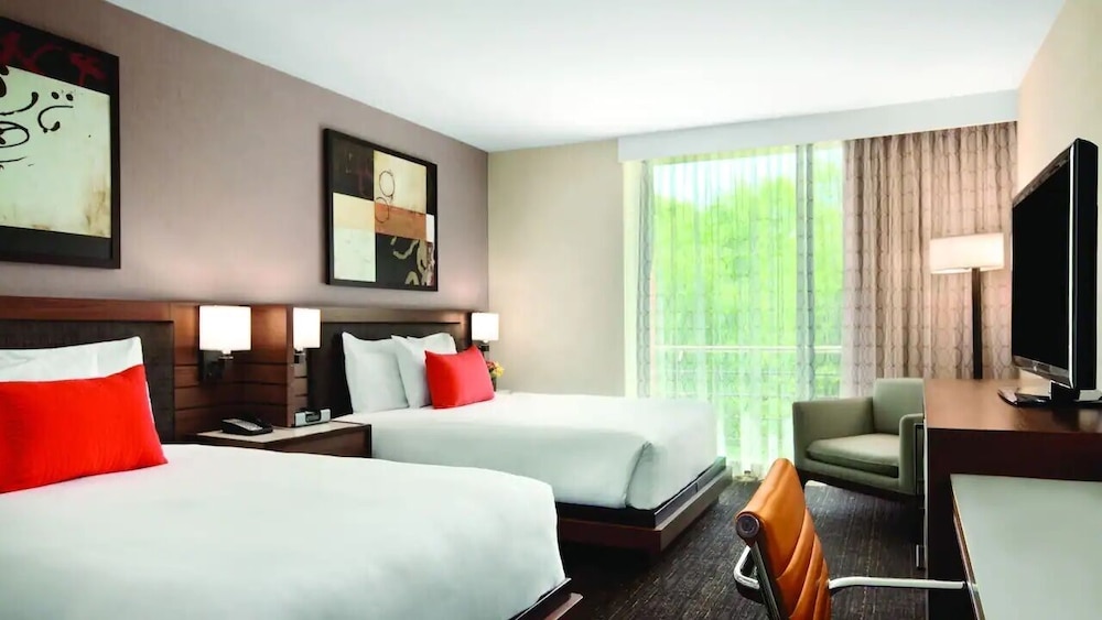 Pure, 2 Queen Beds