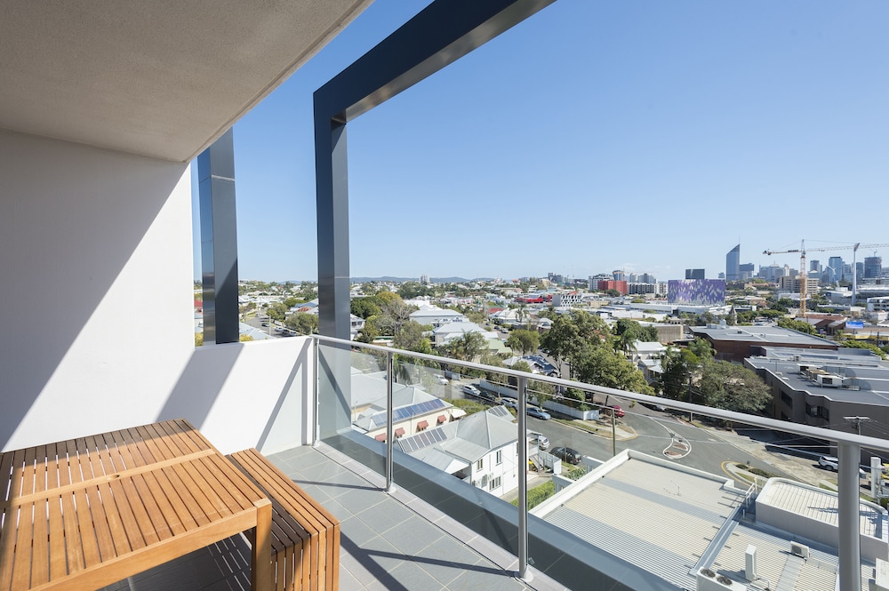 EASTWOOD APARTMENTS 29/46