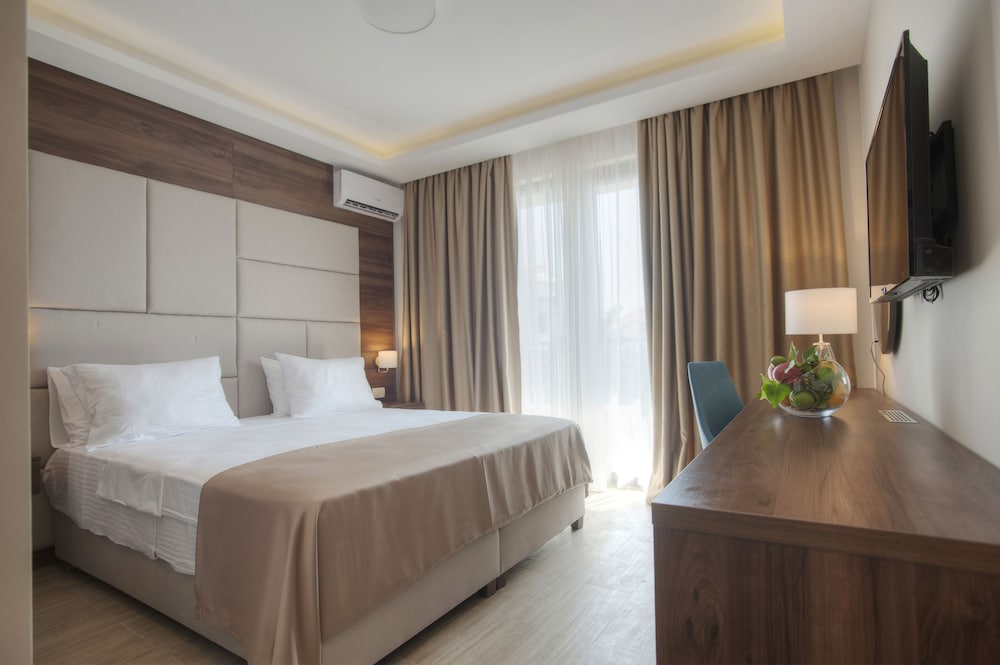 HOTEL TWELVE by Aycon 24/58