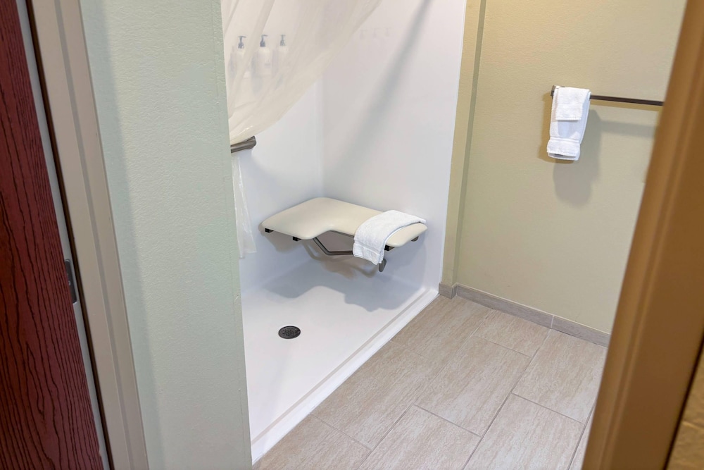 Quality Inn Quinter I-70 50/50