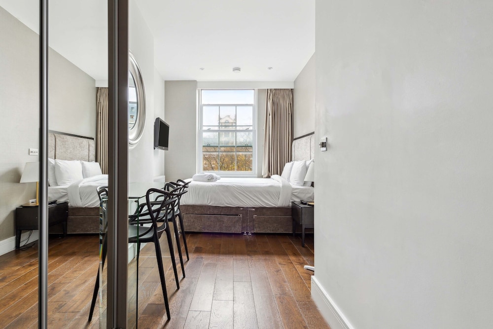 Classic, Studio, King Bed