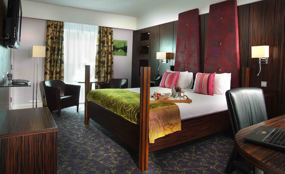 CROWNE PLAZA BLANCHARDSTOWN 23/76
