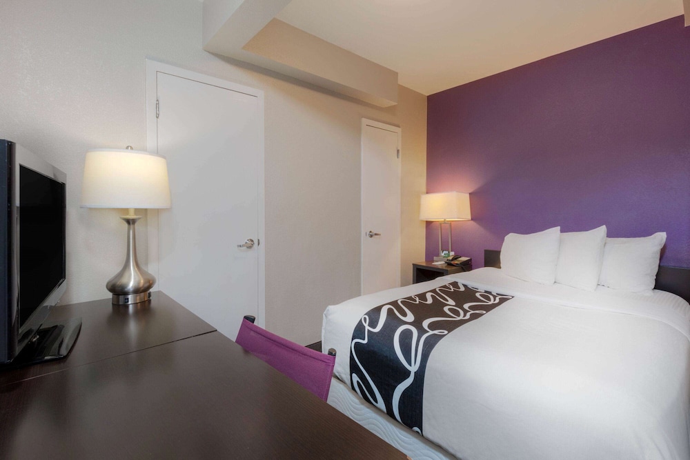La Quinta Inn & Suites by Wyndham New York City Central Park 20/61