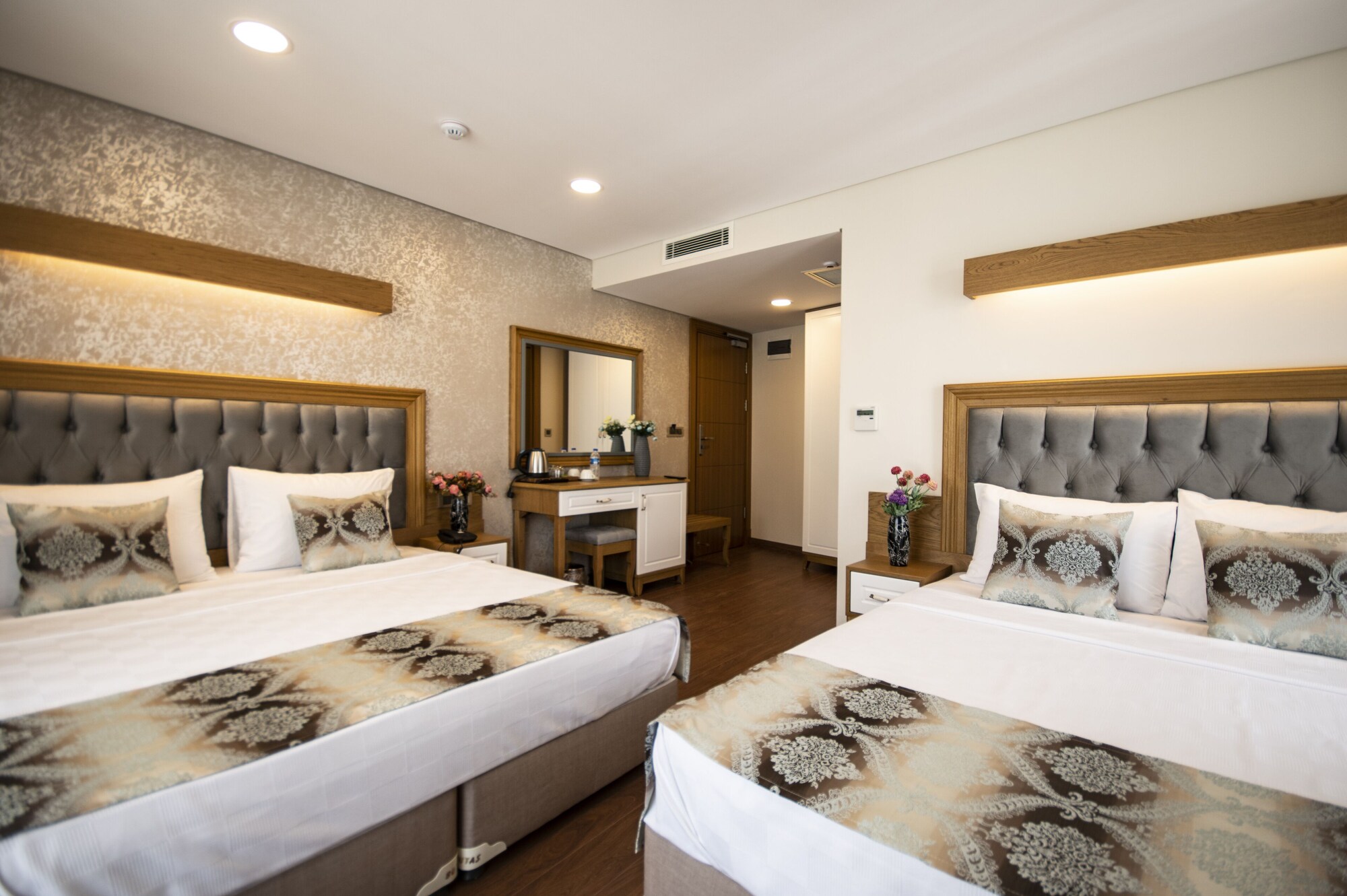 ROOM, TRIPLE