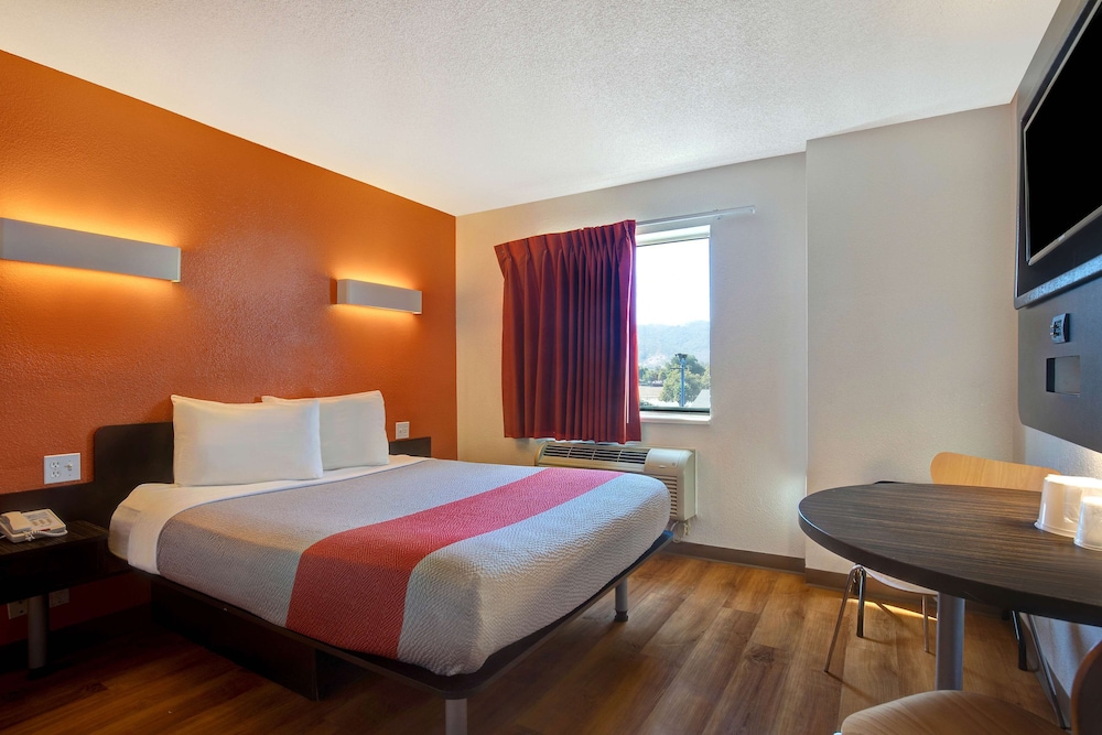 Motel6 Gilroy, CA 30/56