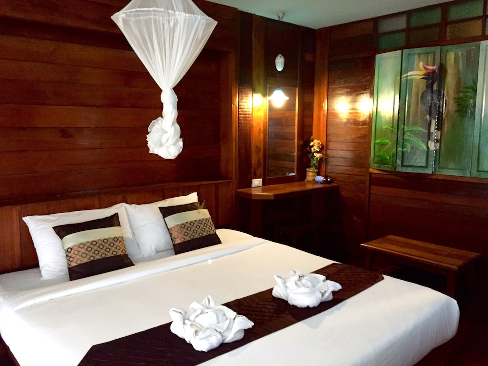 Koh Ngai Thanya Beach Resort 35/65