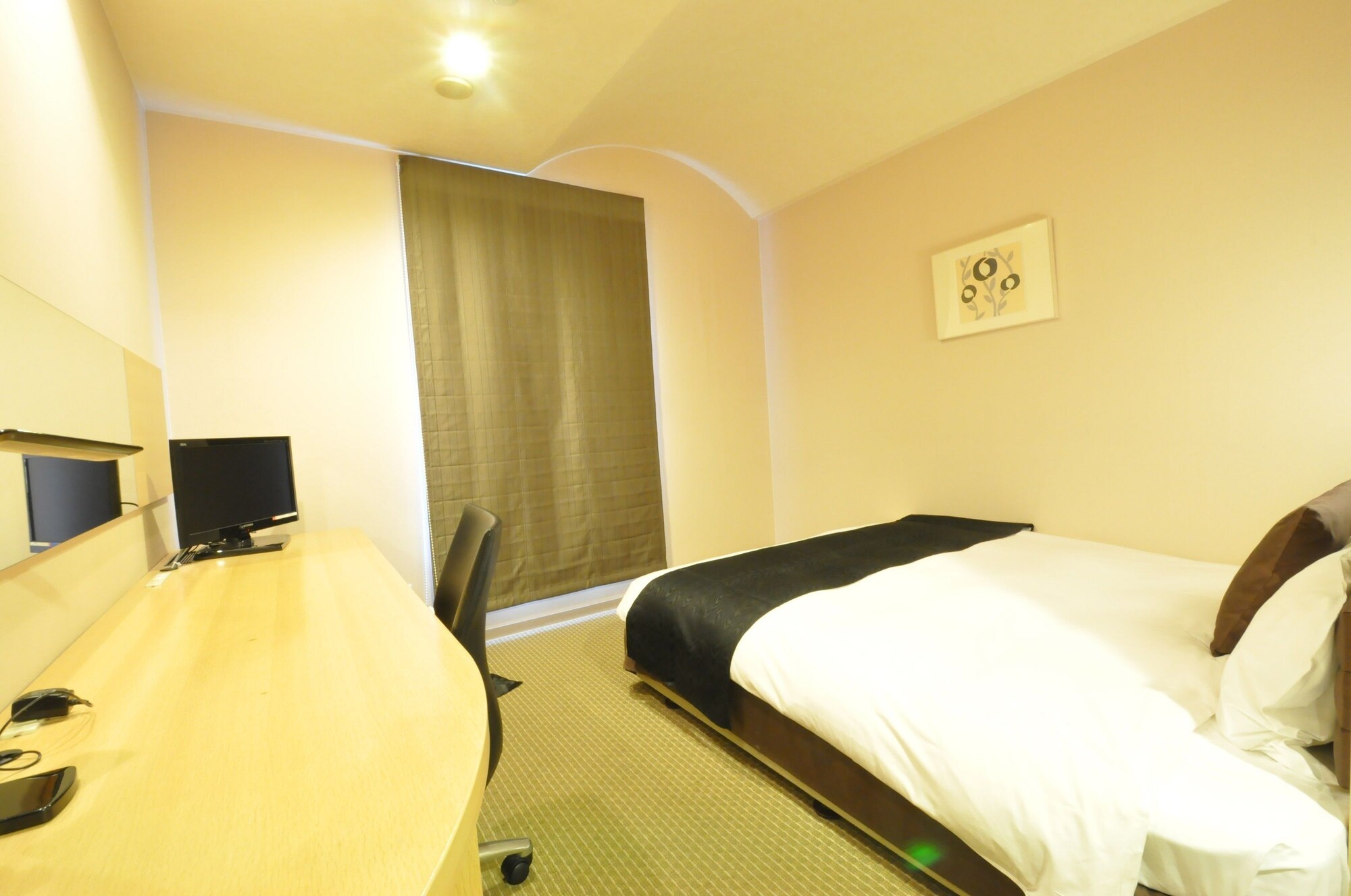 ROOM, SINGLE