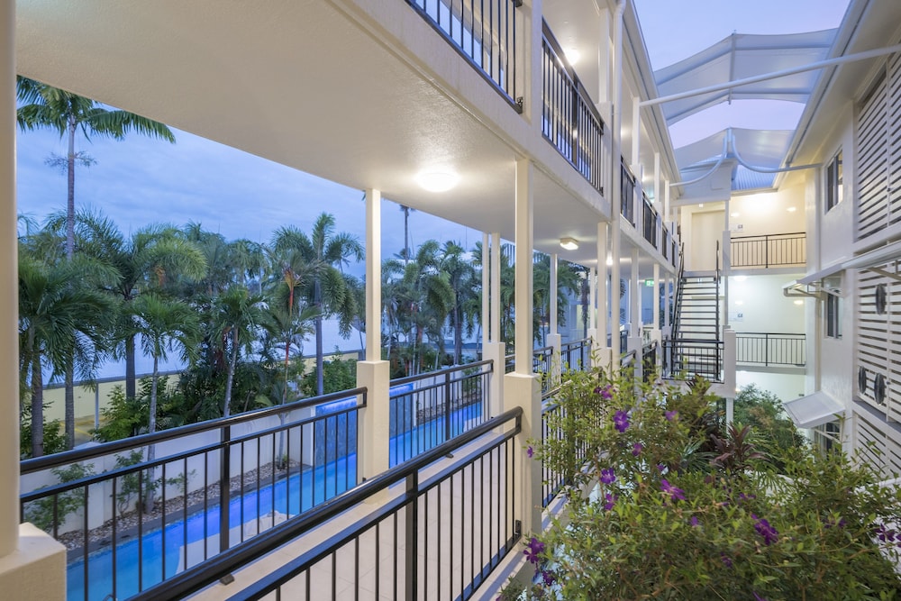 Latitude 16 Mowbray By the Sea 2/47