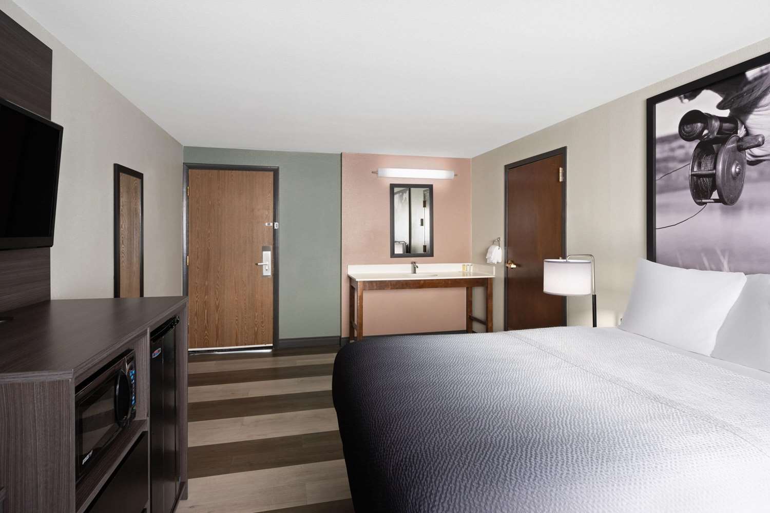 Super 8 by Wyndham Conrad MT 10/41