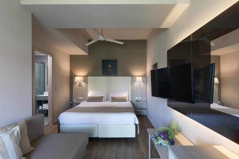 Acharavi Beach Hotel 36/84
