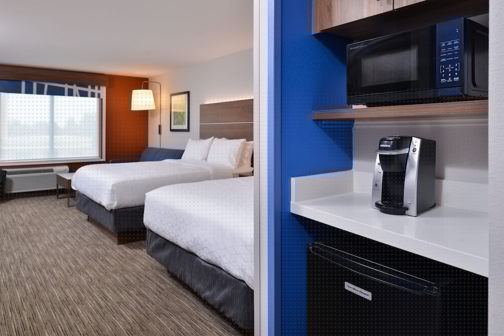 Holiday Inn Express Suites Marshalltown 17/48
