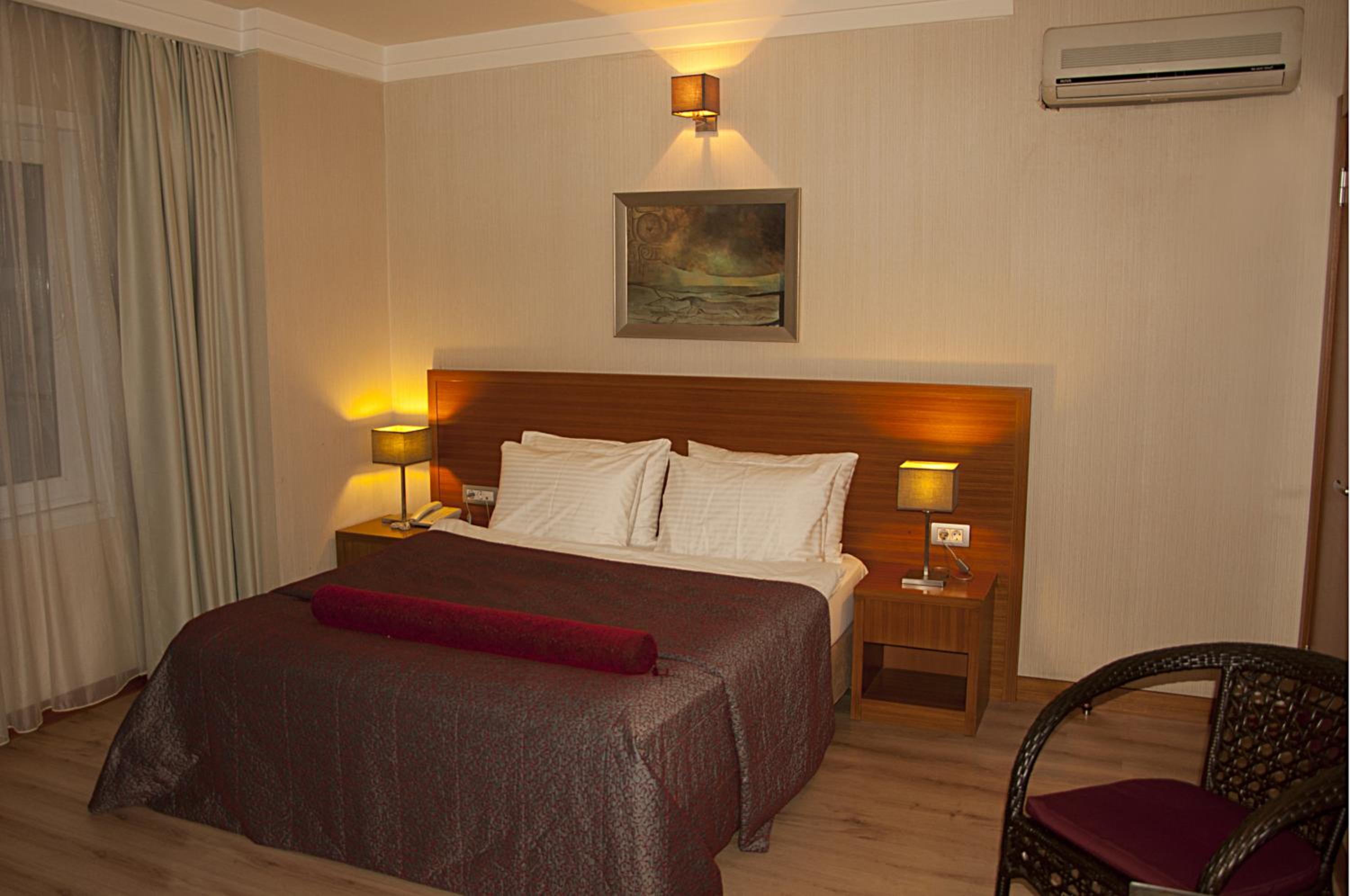Island Hotel 13/43