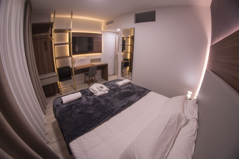 8 Room Hotel 19/80