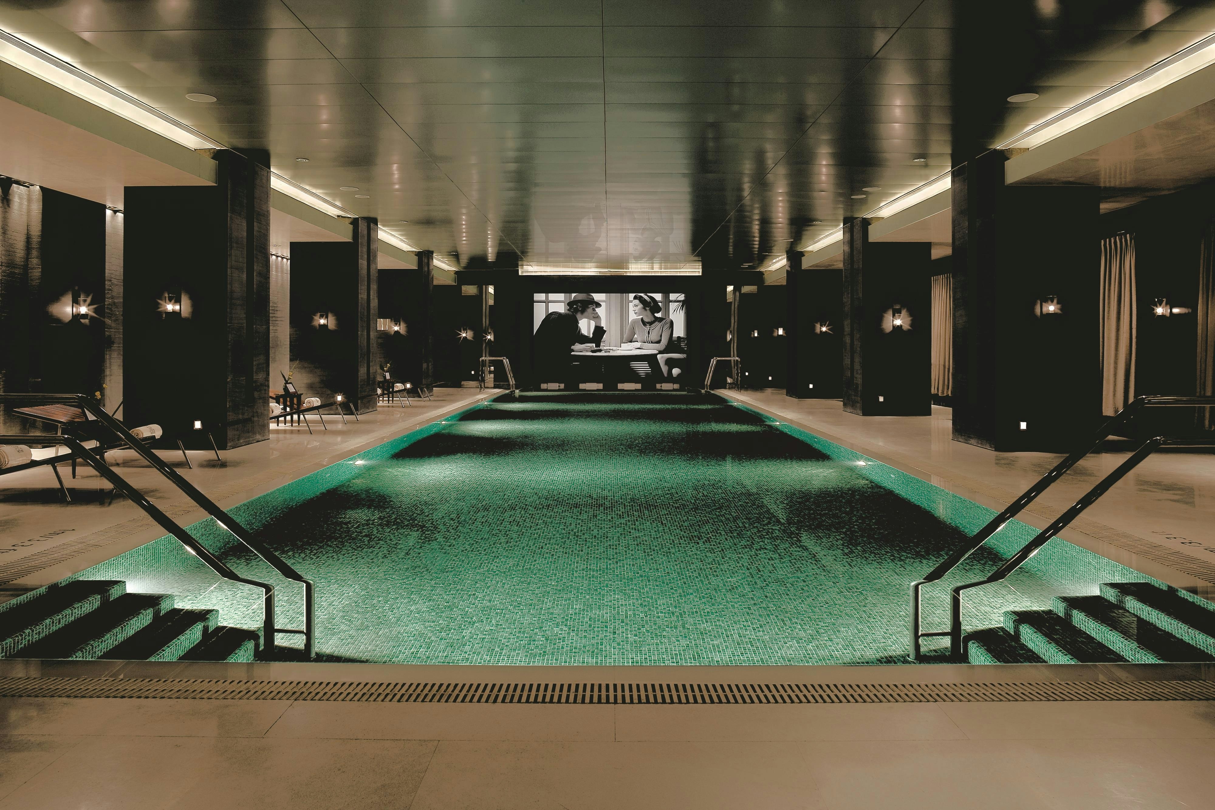 Ritz Carlton Financial Street 22/42