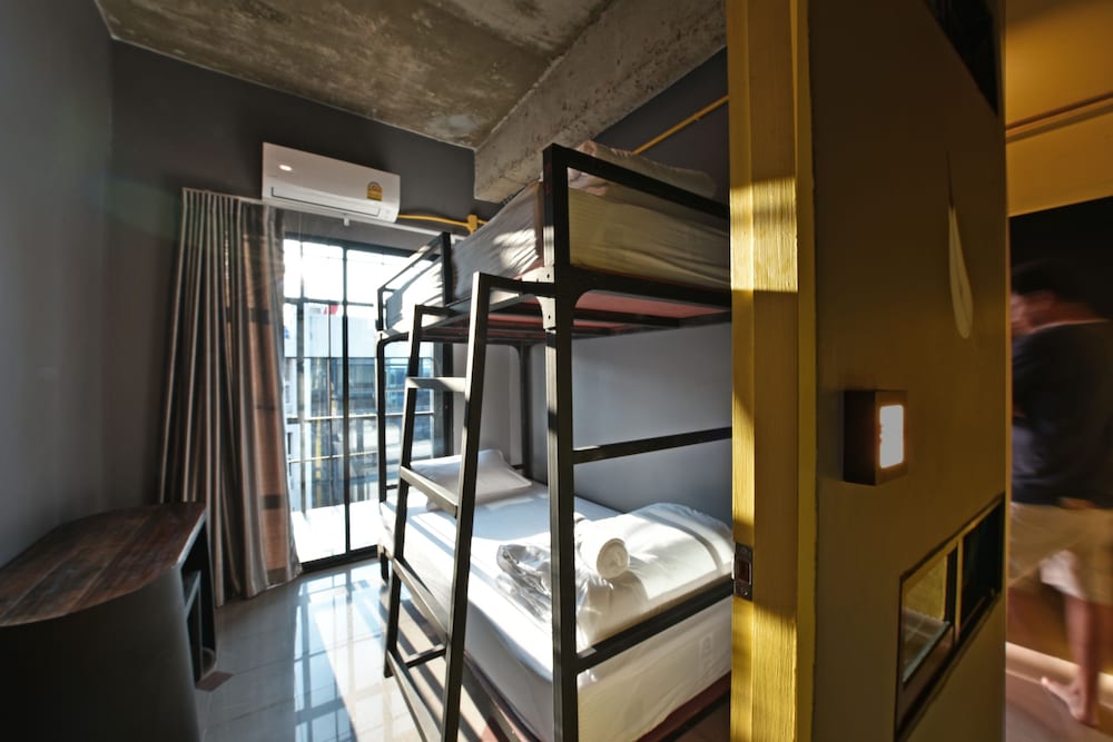 248 Street Hostel 14/50