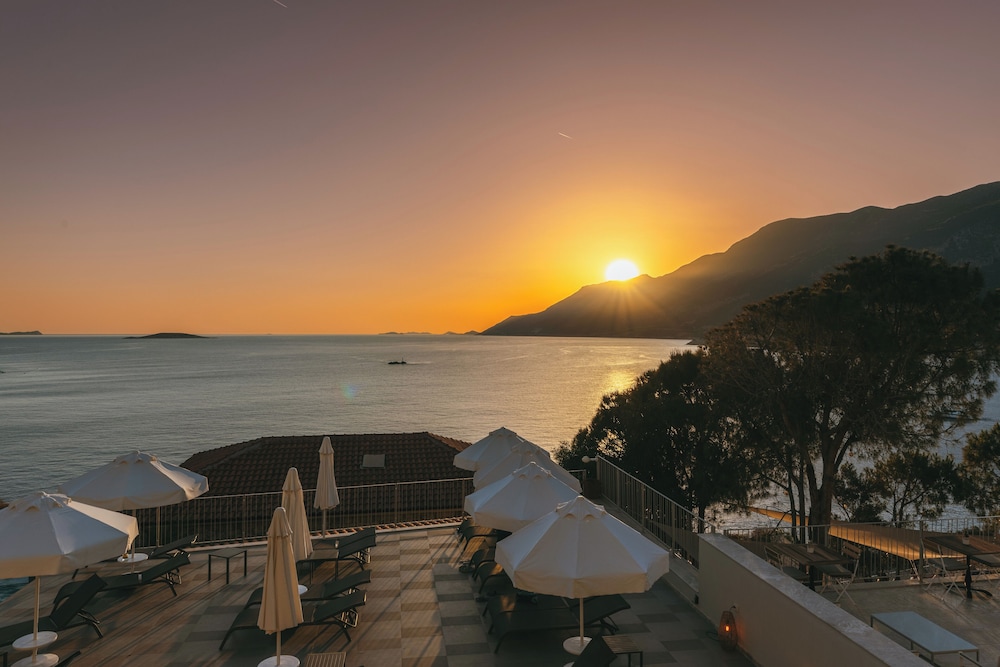 Mavilim Hotel 44/48