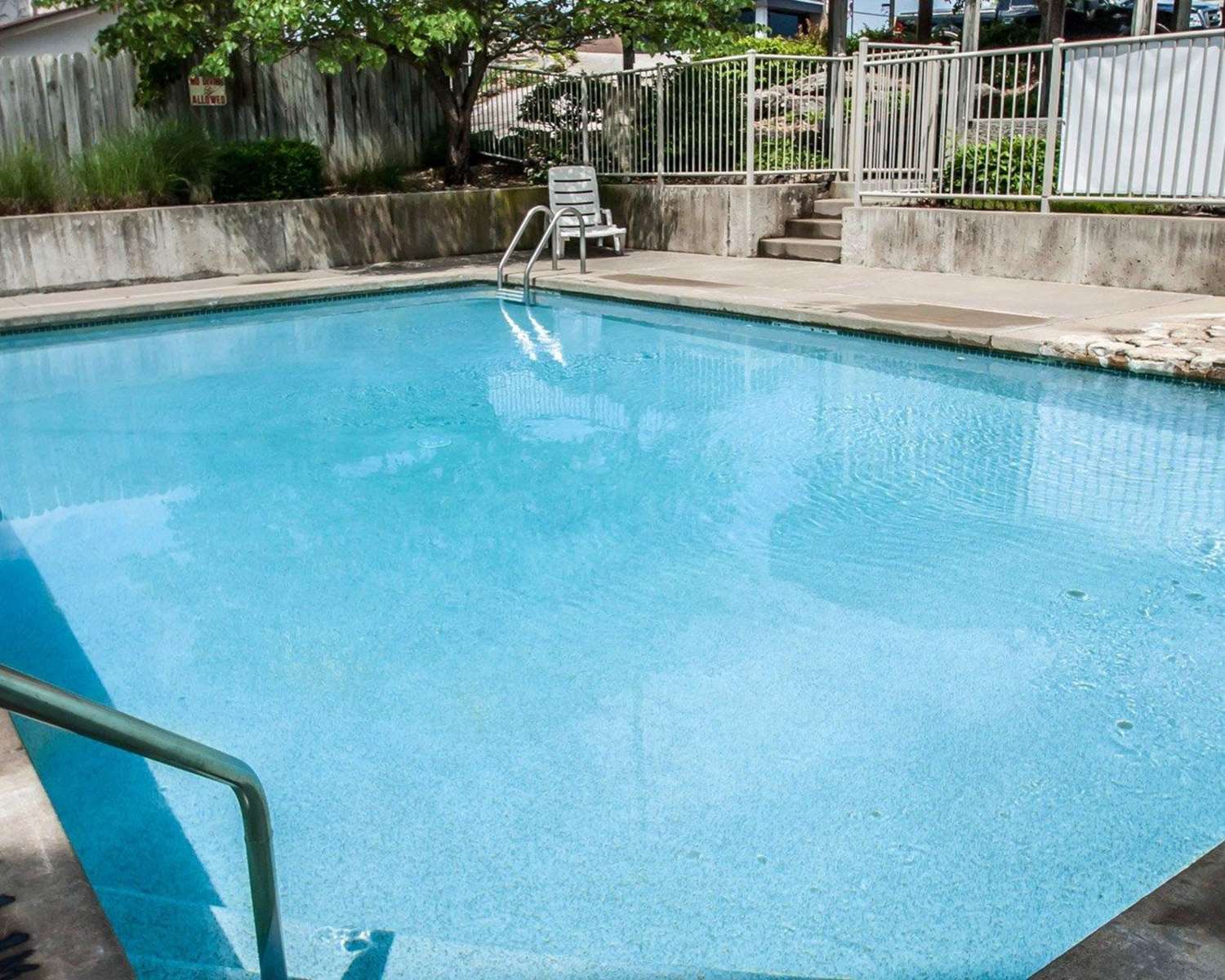 Sleep Inn Suites Lake of the Ozarks 28/52