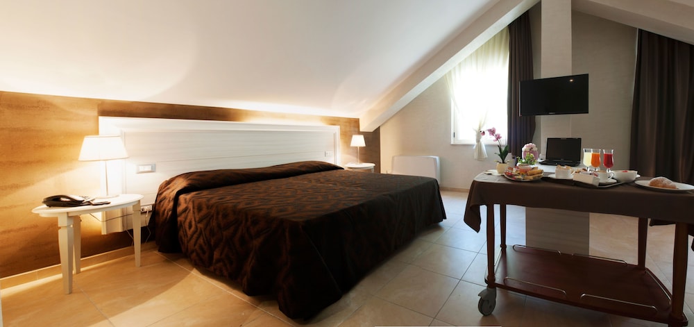 Hotel Fini 12/77