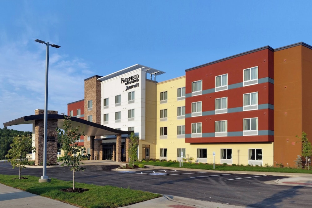 Fairfield Inn Suites Decorah 25/31