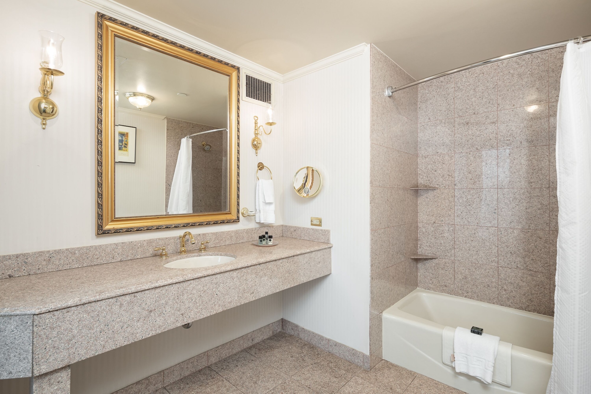 Junior Suite, Studio, 2 Double Beds, Sofa، The Berkeley Richmond, Outset Collection by Hilton 3/3